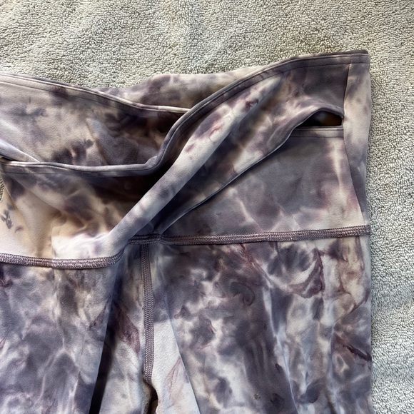 LULULEMON ALIGN PANT 28 INCH *WITH CRISS CROSS WAIST BAND Size 6 good condition - Picture 2 of 4